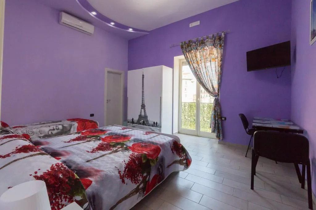 General view, B&B Phoenix, Naples