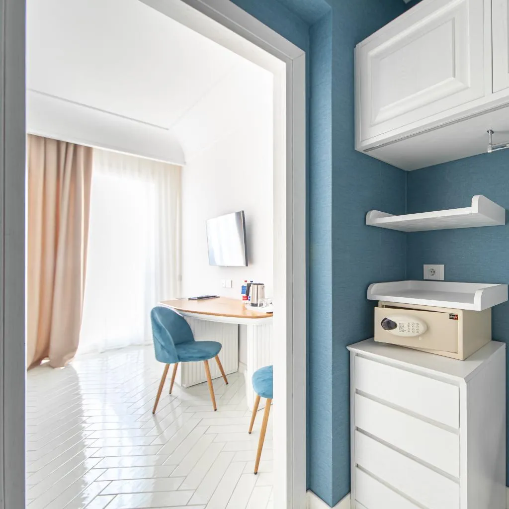 DOUBLE DELUXE SEA VIEW WITH BALCONY Room, Hotel Club Due Torri, Naples