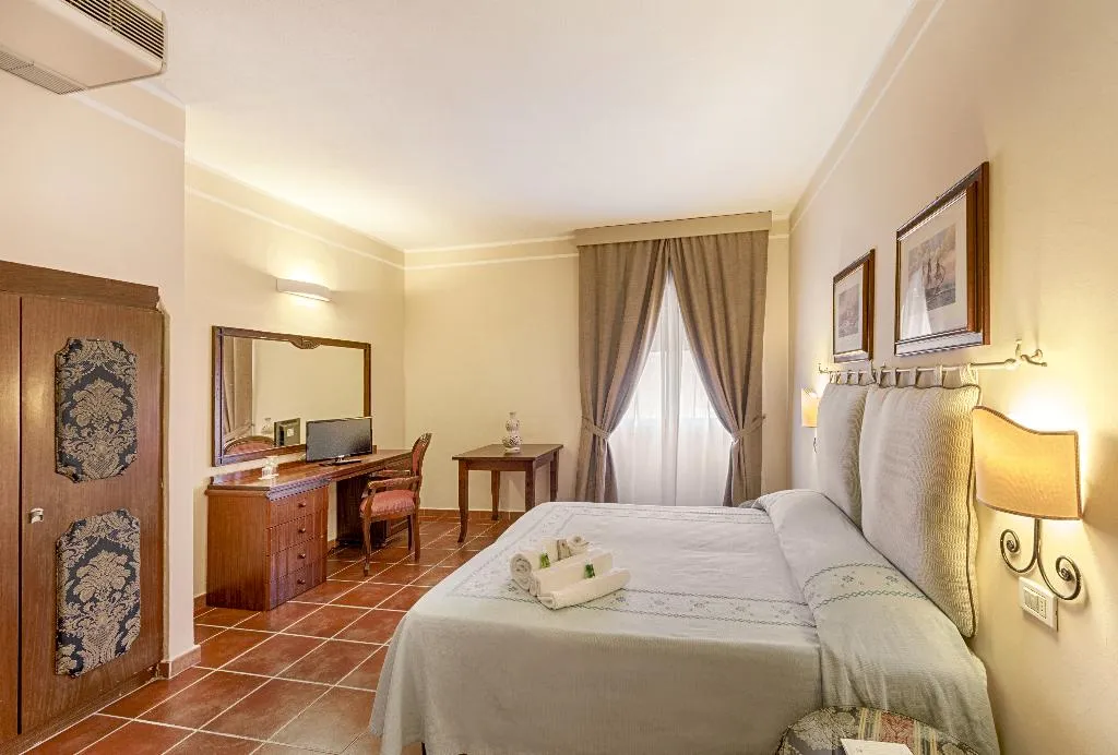 TRIPLE STANDARD Room, Colonna Palace Hotel Mediterrano, Olbia