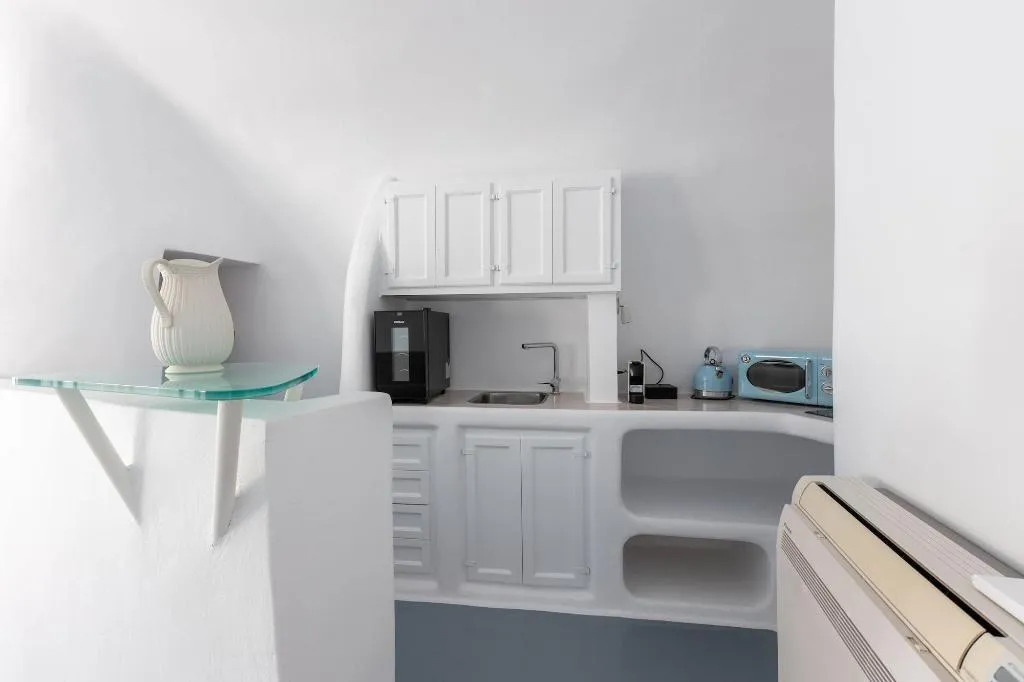 Room, Heavens Edge by Mr and Mrs White, Santorini