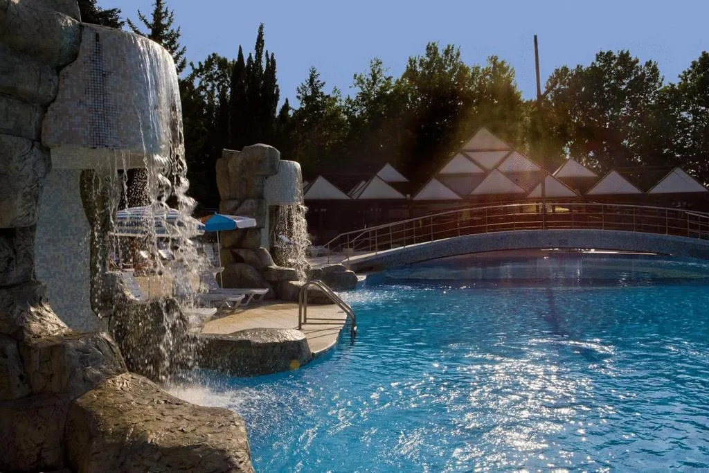 Pool, Magnolia, Varna
