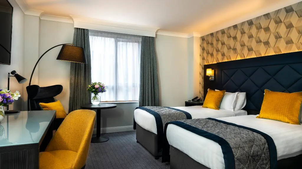 TWIN STANDARD Room, Camden Court, Dublin