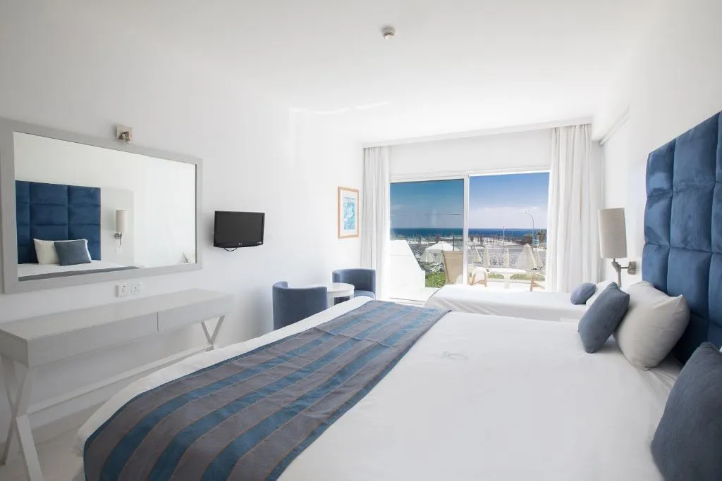 TWIN SIDE SEA VIEW Room, Odessa Beach Hotel, Cyprus