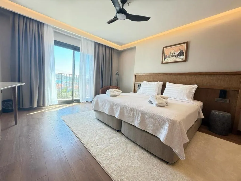 Room THREE BEDS Room, Cunda Kızılca Deluxe Hotel & Spa, Izmir