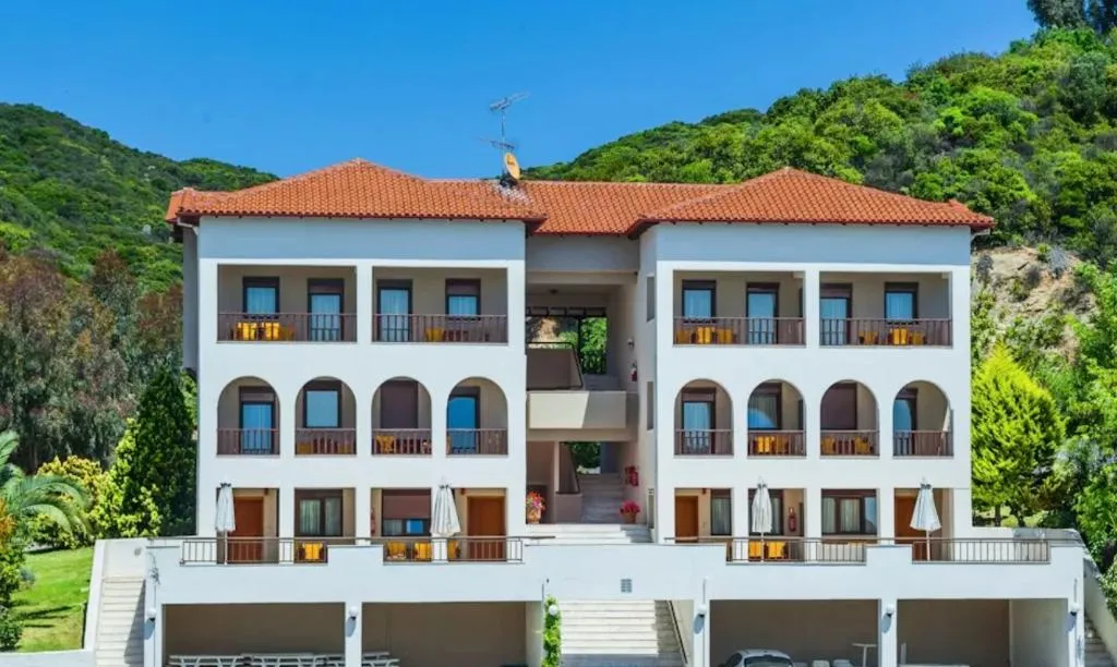 FAMILY ROOM TWO BEDROOMS TWO BATHROOMS Room, Xenios Theoxenia Hotel, Thessaloniki