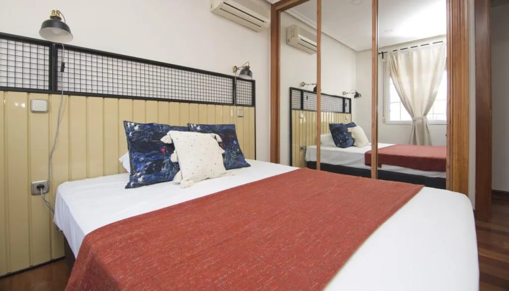 APARTMENT TWO BEDROOMS Room, Smartr La Latina, Madrid