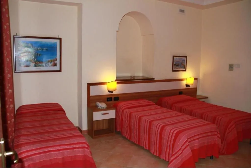 Room, Hotel Mediterraneo, Naples