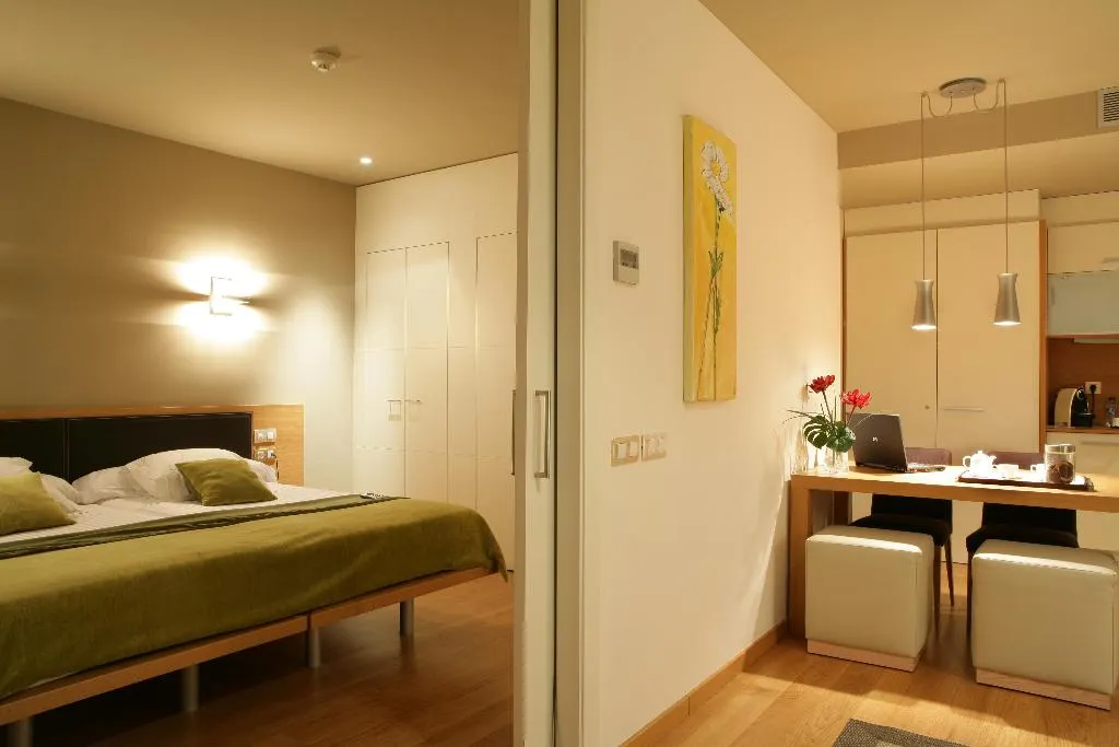 FAMILY ROOM STANDARD Room, Qgat Suites & Events, Barcelona