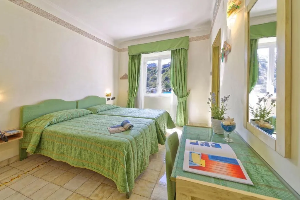 Room, Punta Imperatore, Naples