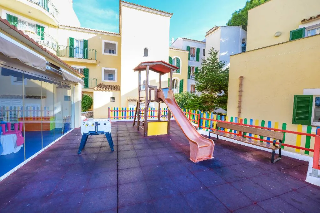 Sports and Entertainment, Ona Cala Pi Club, Majorca