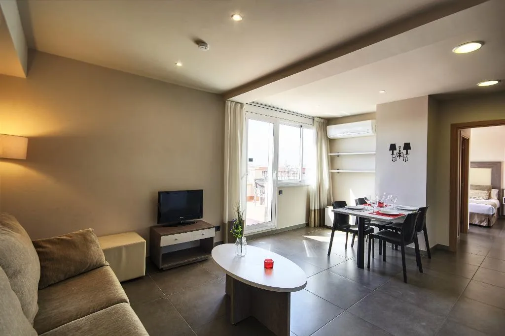 APARTMENT CAPACITY 4 ONE BEDROOM Room, Pierre & Vacances Barcelona Sants, Barcelona