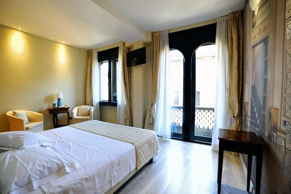 TWIN EXECUTIVE Room, Pierre Milano Hotel, Milan