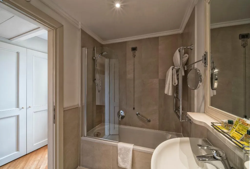 Double or Twin STANDARD Room, B&B Hotel Firenze Laurus Al Duomo, Florence