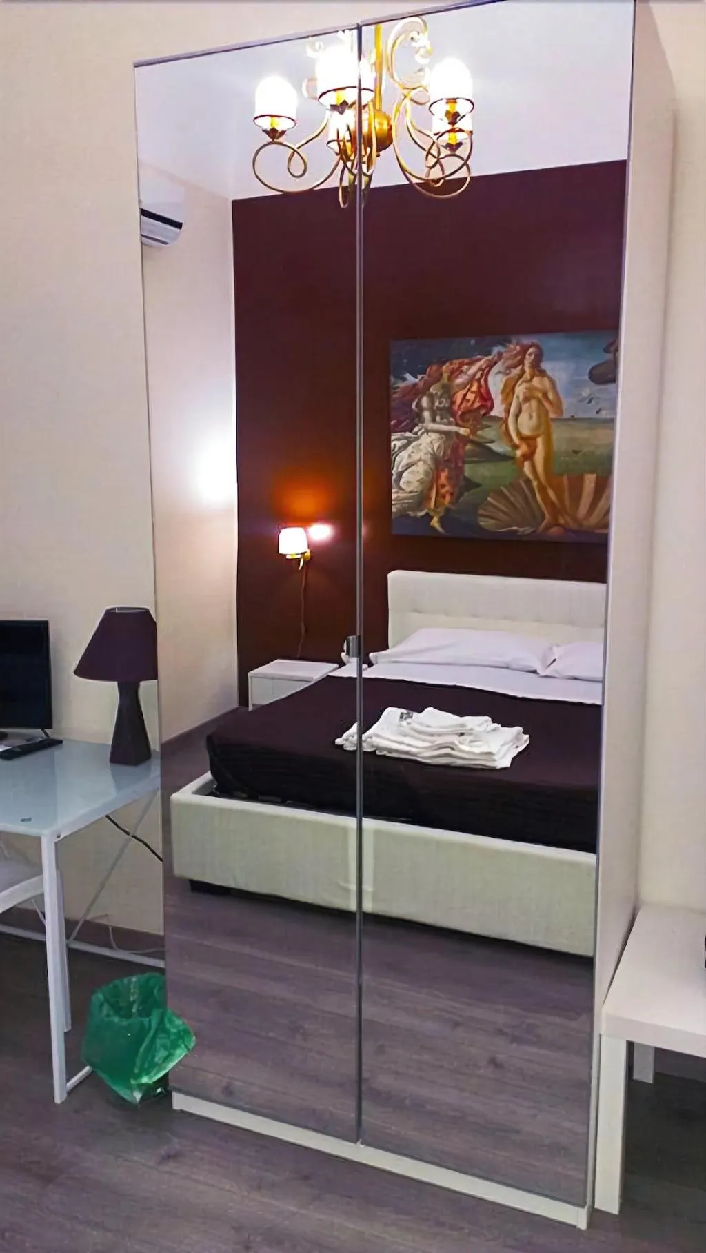 Room, Duca Di Uzeda, Catania