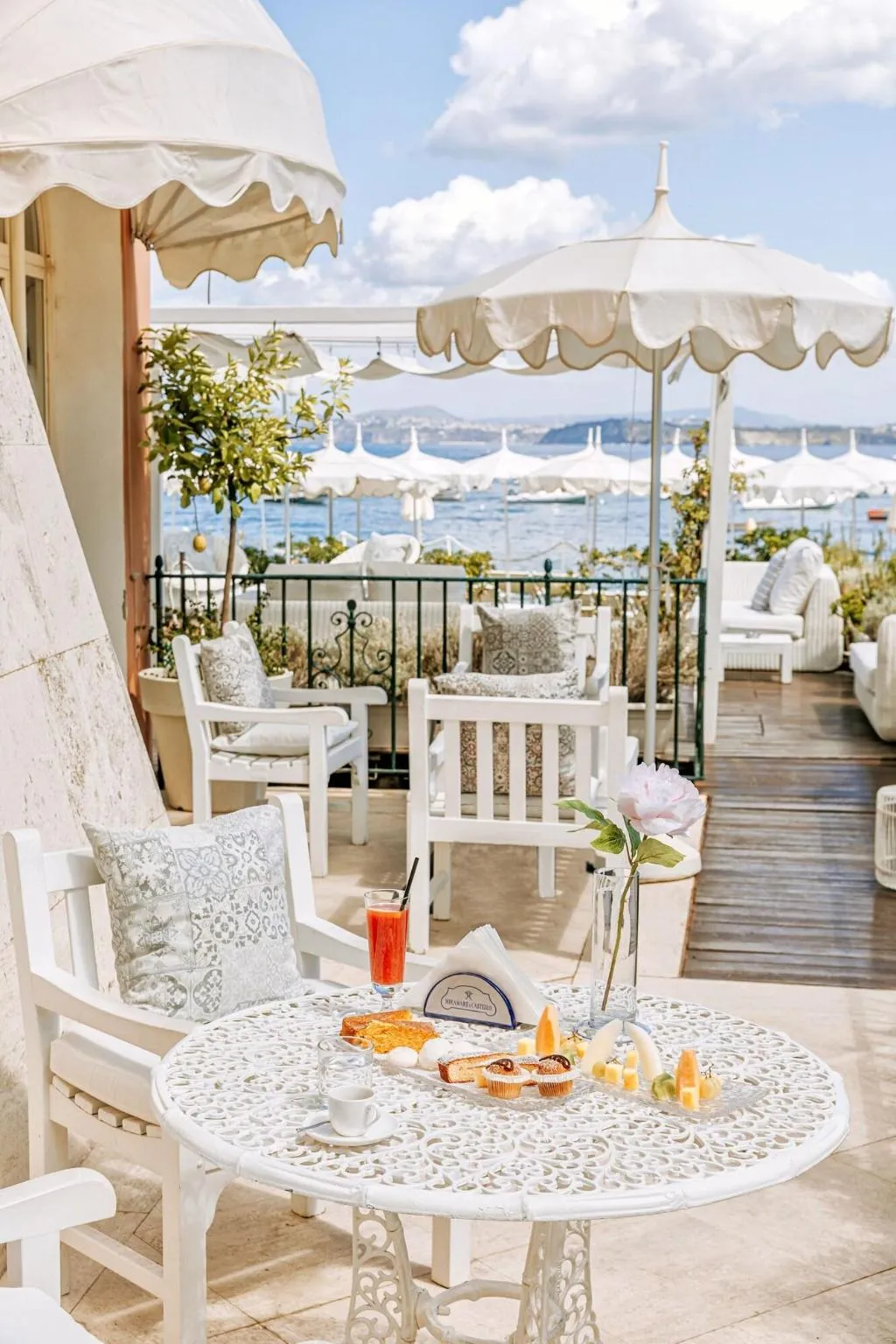 Bar, Miramare e Castello, Naples