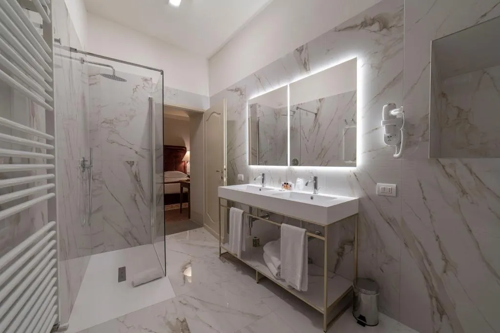 DOUBLE SUPERIOR Room, Palazzo San Niccolo, Florence