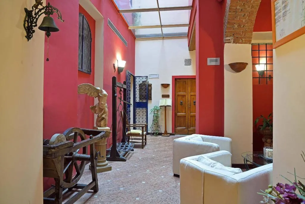 Lobby, Porta Faenza, Florence