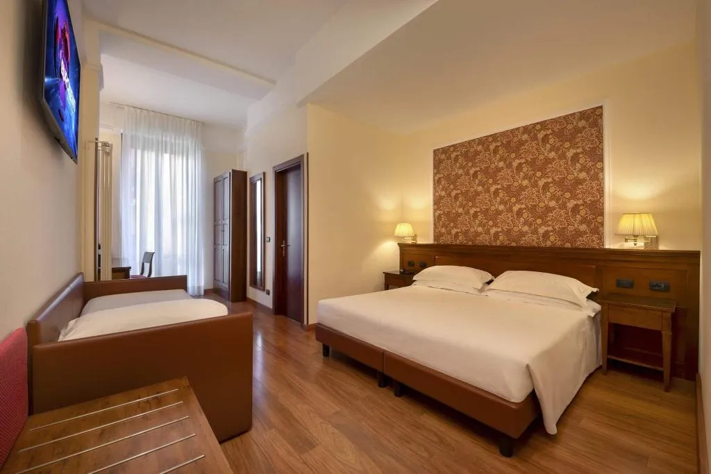 TRIPLE STANDARD Room, Lancaster Hotel, Milan