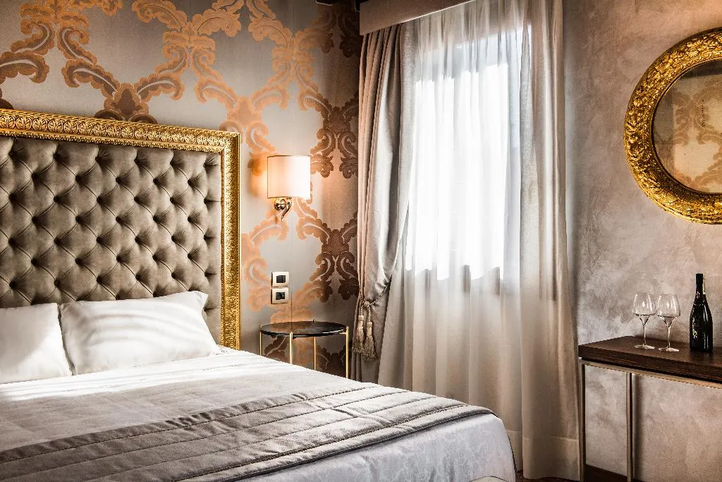 JUNIOR SUITE CANAL VIEW Room, Palazzo San Lorenzo, Venice