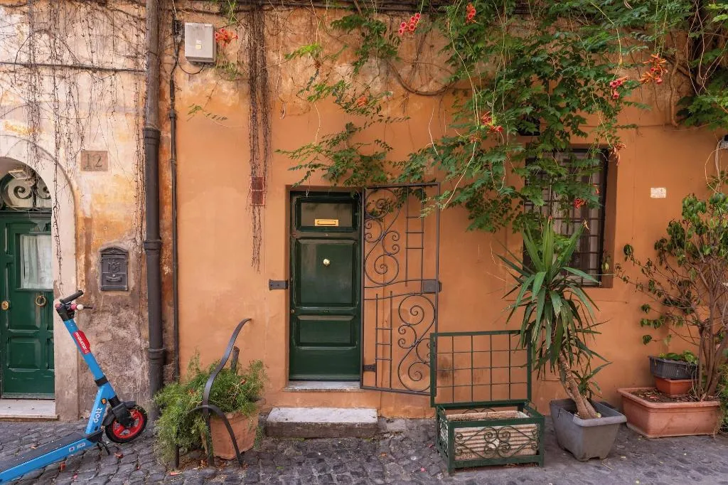 General view, Villa Della Fonte Trastevere, Rome