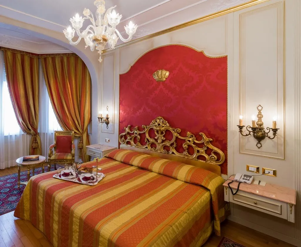 TWIN LAKE VIEW Room, Regina Palace, Milan