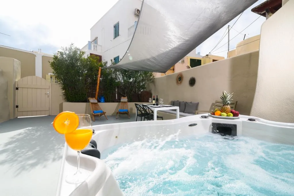 VILLA PREMIUM GARDEN VIEW Room, Suite Home Santorini, Santorini