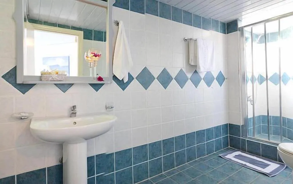 Room, Futura, Crete
