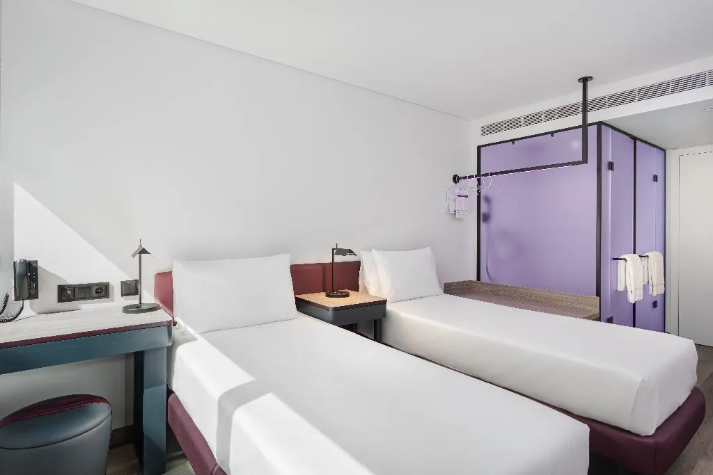 TWIN PREMIUM Room, Yotel Porto, Porto