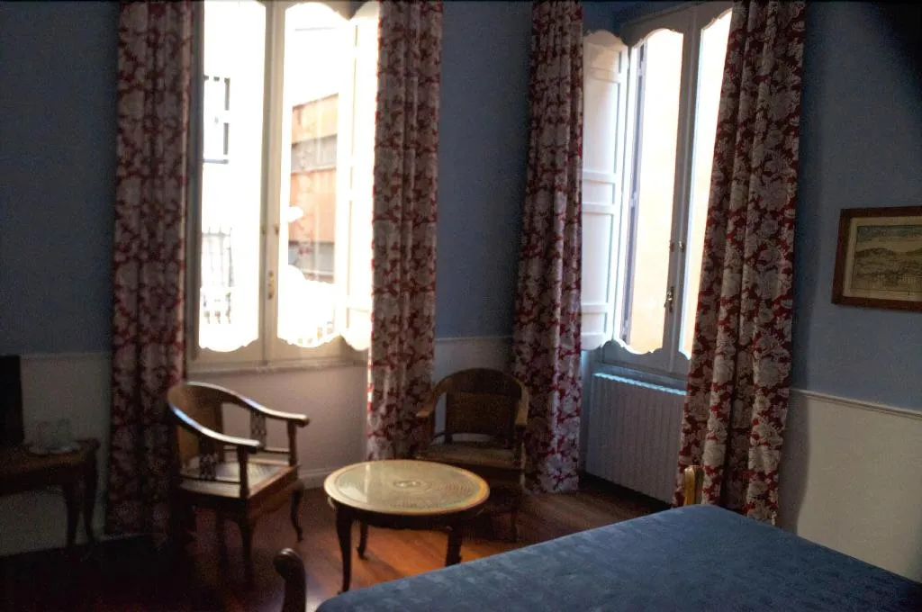 Room, Relais Teatro Argentina, Rome
