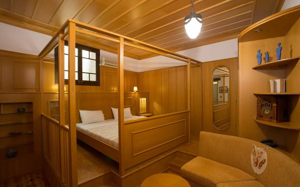 Room, Nostos, Crete