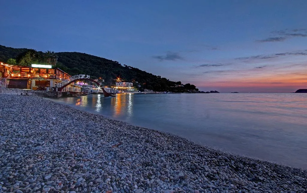 Beach, Vis, Dubrovnik