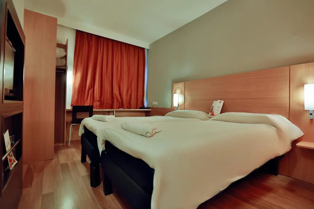 TWIN STANDARD Room, Ibis fes, Fez