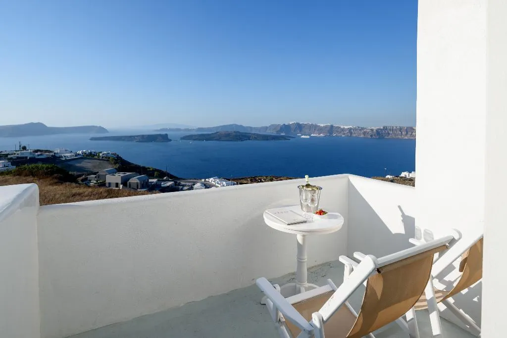 SUITE WITH JACUZZI Room, Kalestesia Suites, Santorini