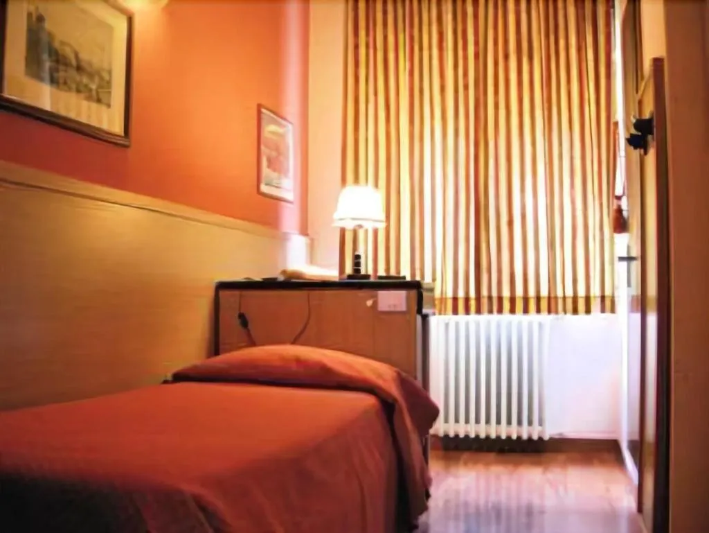 Room, Hotel Dover, Milan