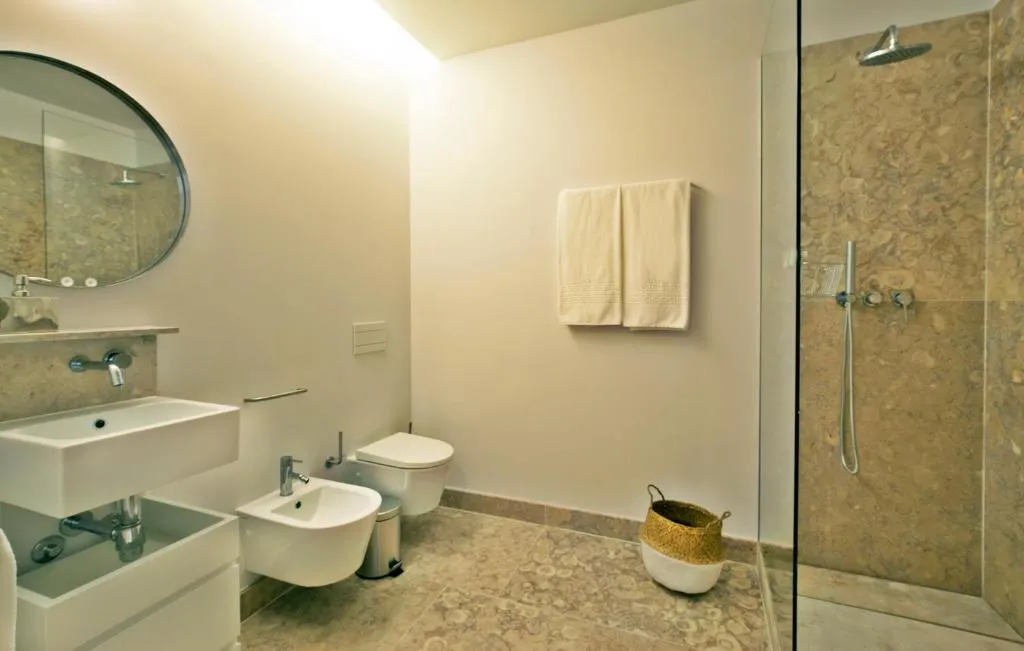 APARTMENT DELUXE TWO BEDS Room, Lisbon Five Stars Apartments Combro 7, Lisbon