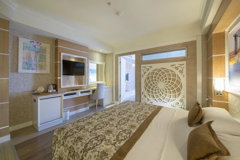 FAMILY ROOM SIDE SEA VIEW Room, Crystal Sunset Pearl Collection, Antalya