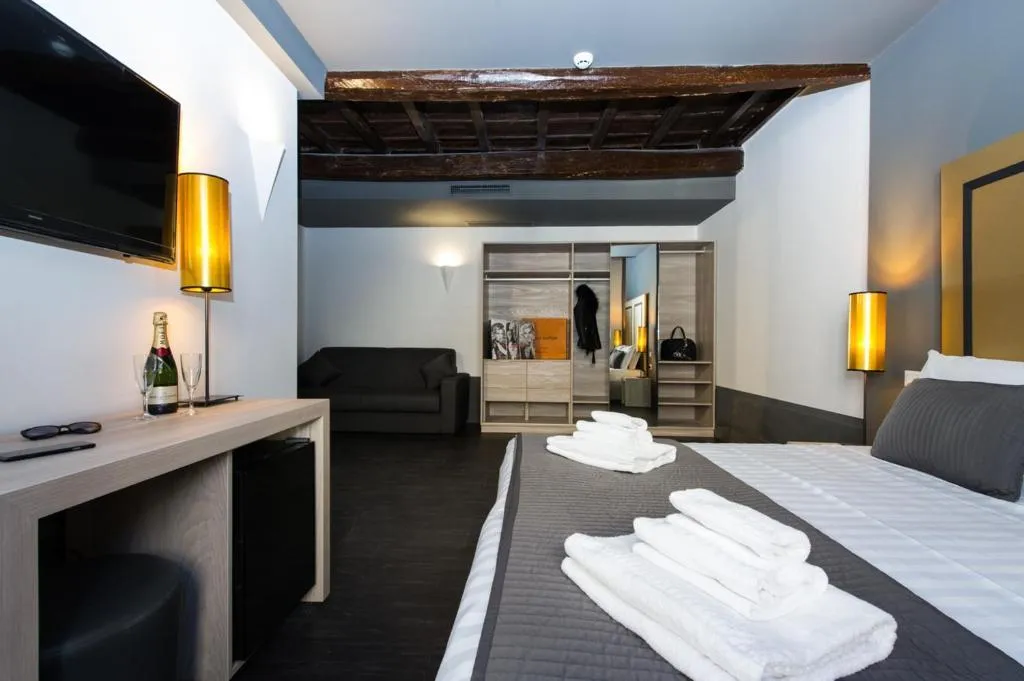JUNIOR SUITE CAPACITY 4 Room, Relais Santa Maria Maggiore, Rome