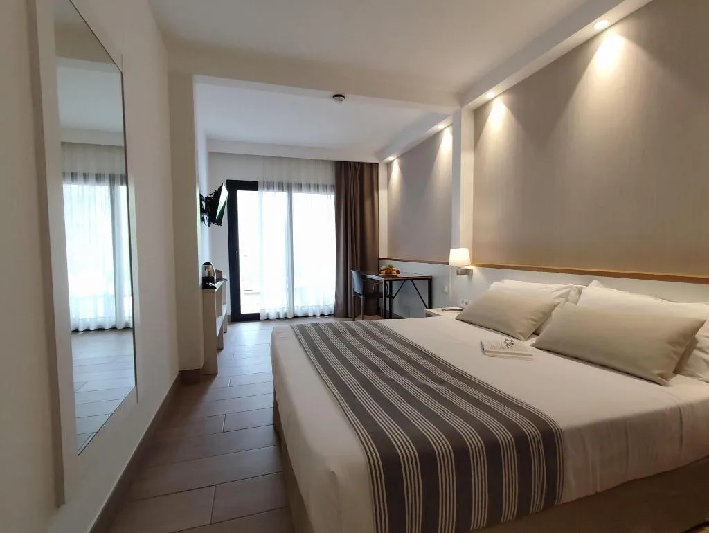 DOUBLE QUEEN SIZE BED Room, Rosamar Es Blau, Costa Brava