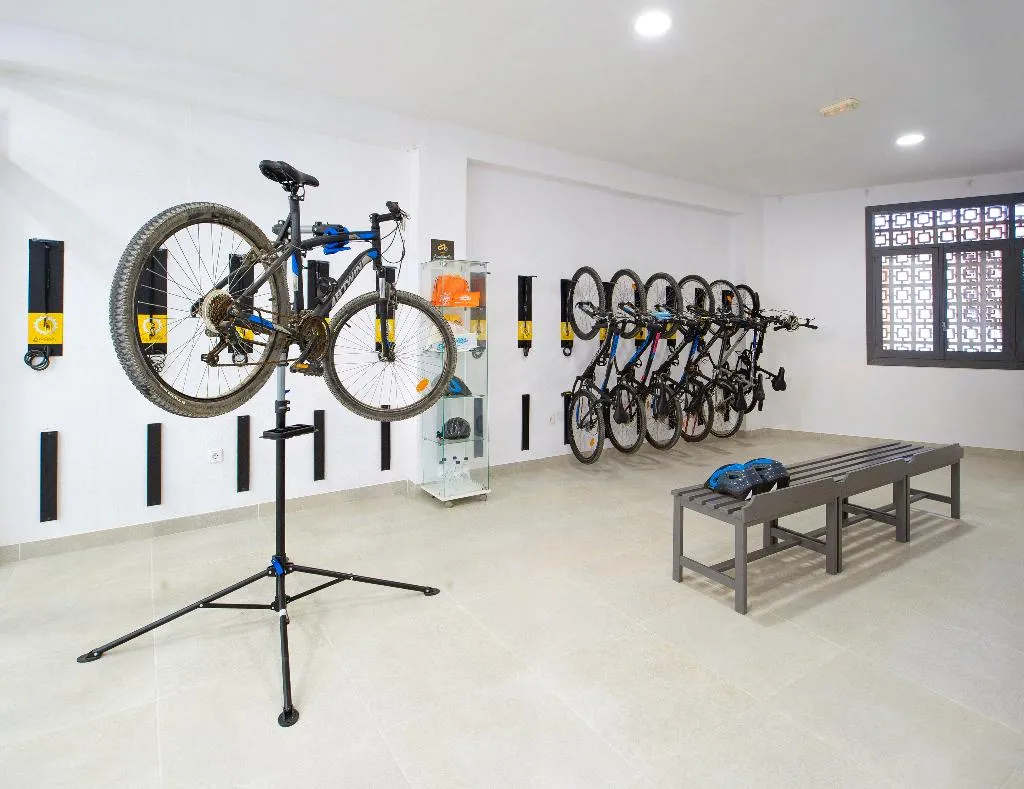 Sports and Entertainment, Vibra Marítimo Hotel, Ibiza