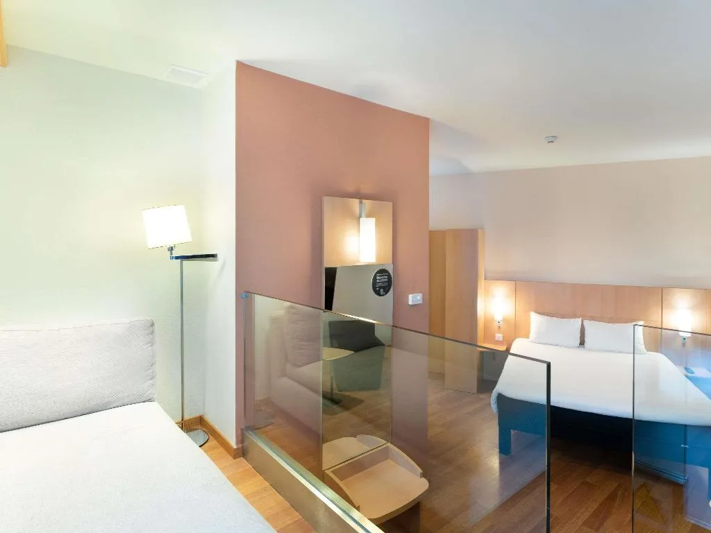 DOUBLE SUPERIOR Room, Ibis Madrid Centro las Ventas, Madrid