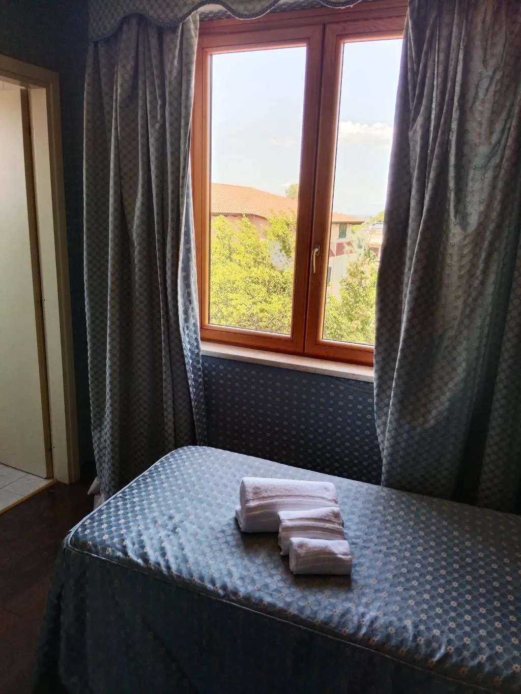 TRIPLE ONE BED Room, La Fayette, Naples