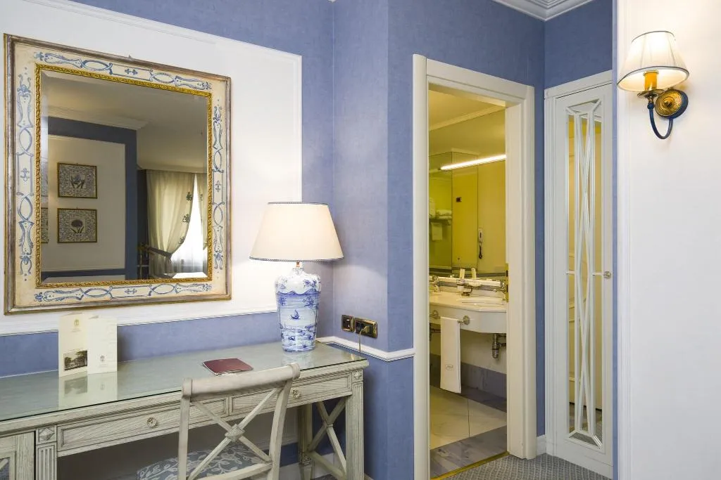 JUNIOR SUITE WITH JACUZZI Room, Palazzo Alabardieri, Naples
