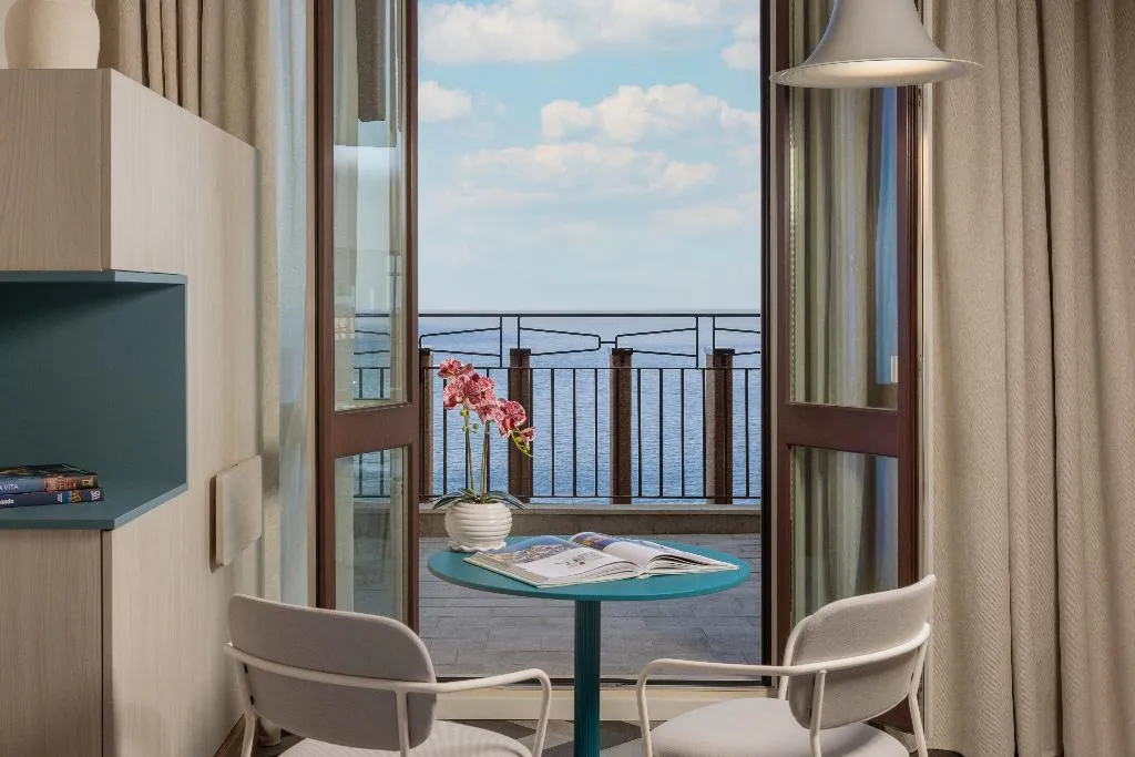 TWIN PREMIUM SEA VIEW Room, UNA HOTELS Capotaormina, Taormina