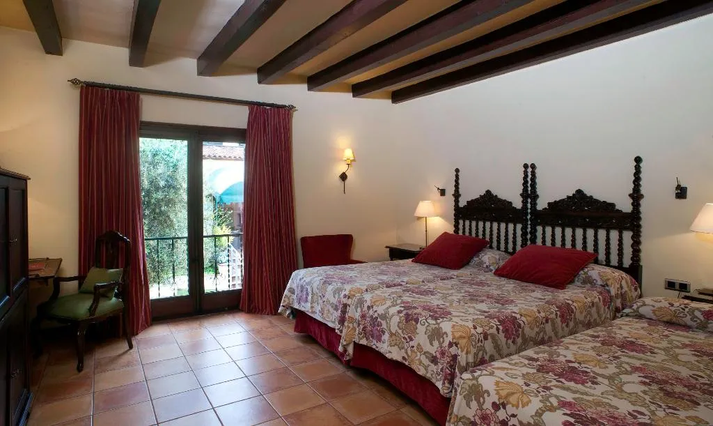 TRIPLE STANDARD Room, Gran Hotel Rey Don Jaime, Barcelona