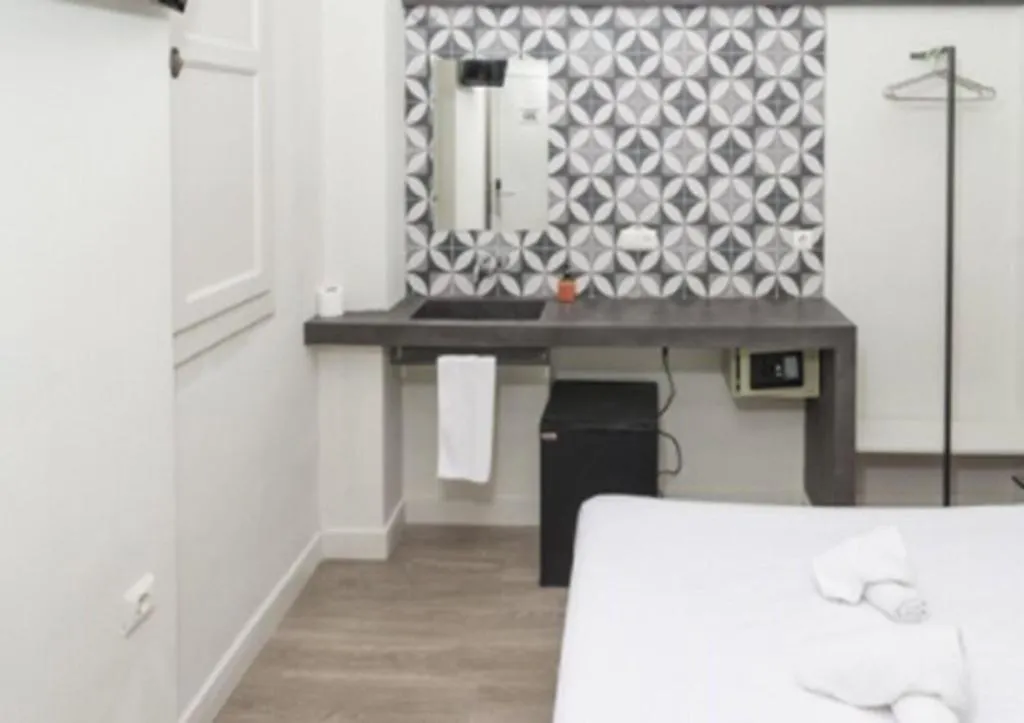 Room, Nwt Central Station Valencia, Valencia