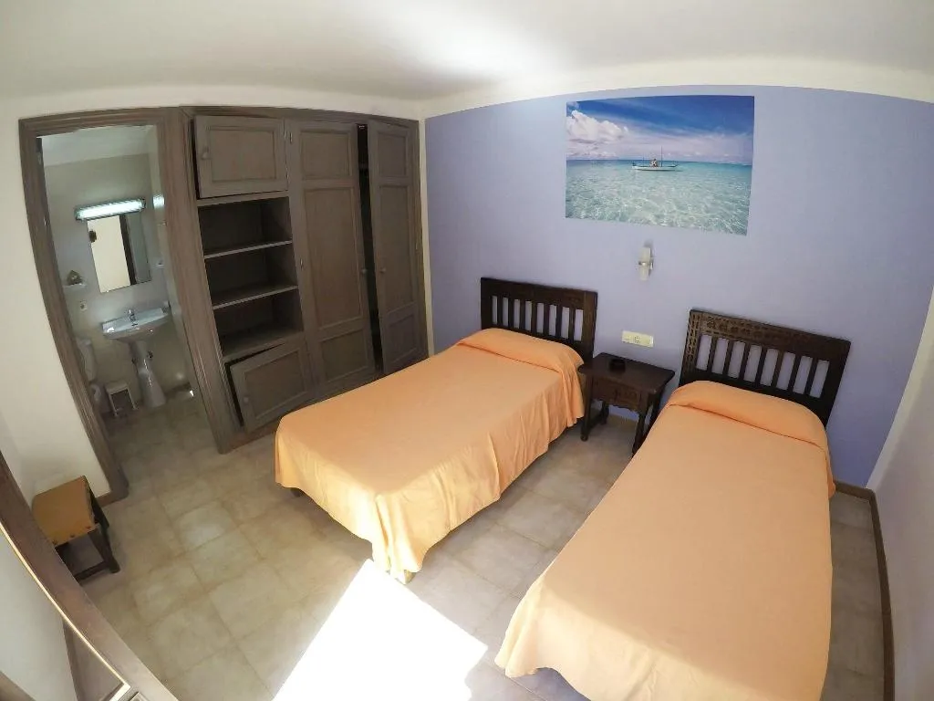 Room, Hostal Playa Cala Santanya, Majorca