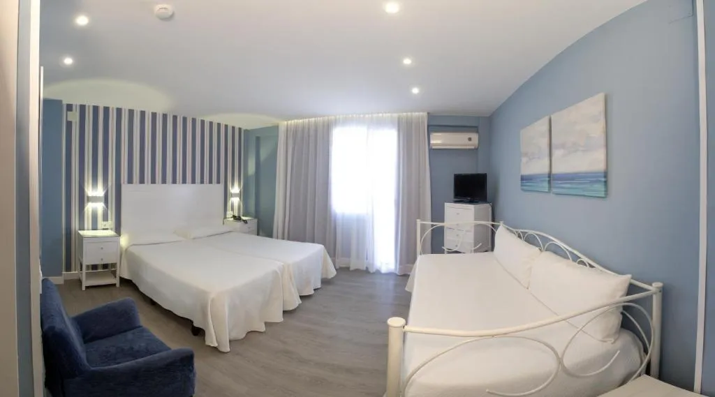 QUADRUPLE STANDARD Room, La Barracuda, Costa Del Sol