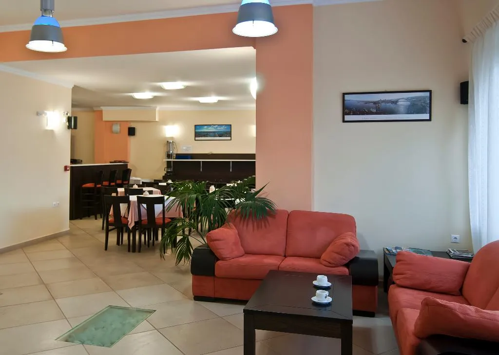 Lobby, Romantica, Kythira