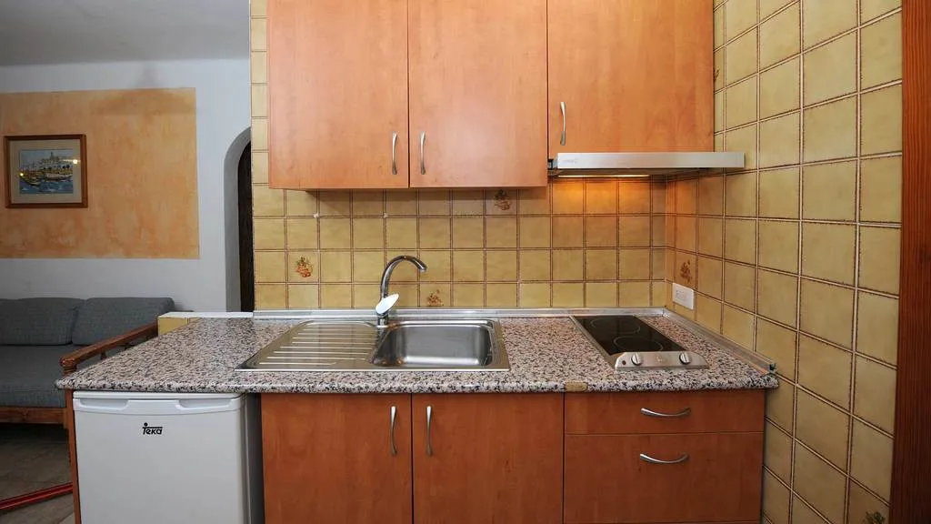 APARTMENT CAPACITY 6 TWO BEDROOMS Room, Playa Ferrera, Majorca