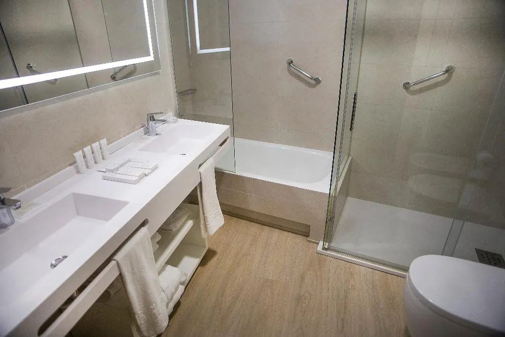 JUNIOR SUITE STANDARD Room, America Sevilla, Seville
